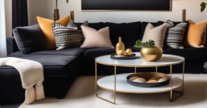 Jakie poduszki do czarnej kanapy? Ożyw stylowy salon!